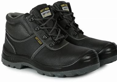 SAFETY SHOES in Duplast Building Materials dubai
